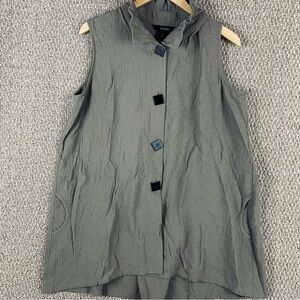 Ali Miles Tan Sleeveless Button-Front Tunic color shown in photo with label